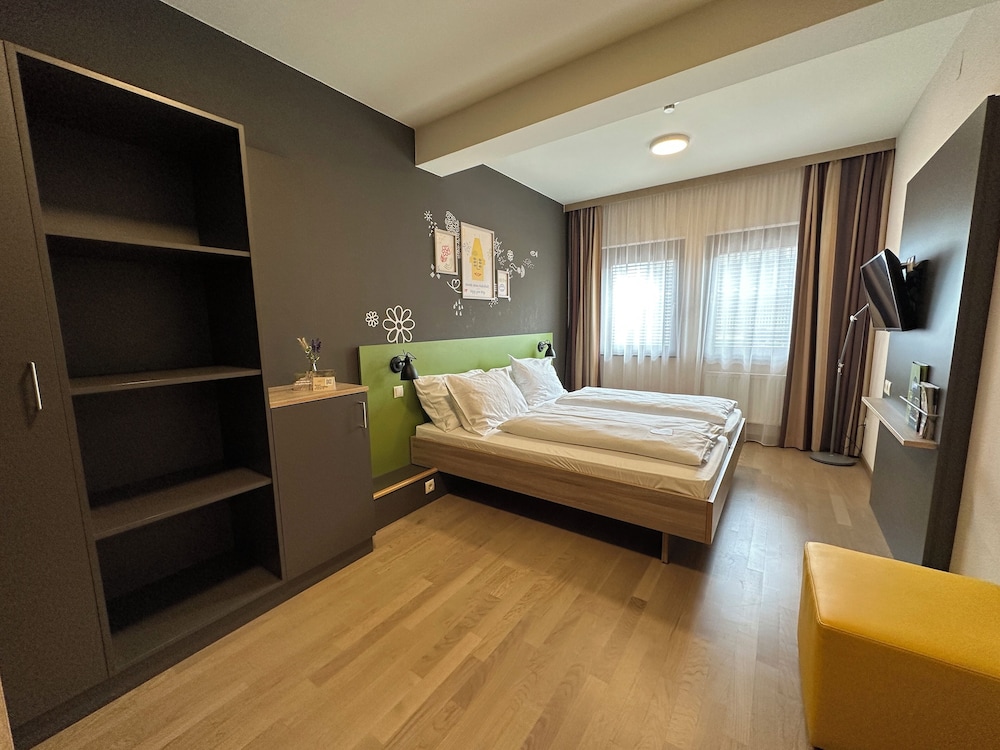 2 BEDROOMS, BASIC, APARTMENT