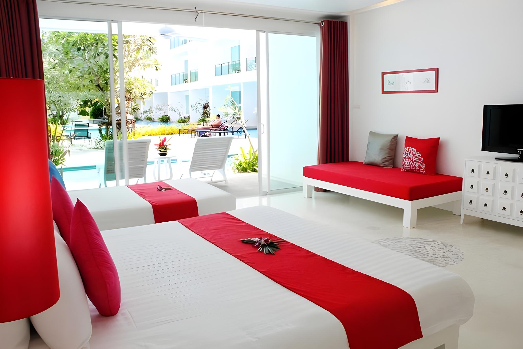 Deluxe, Single, Pool Access