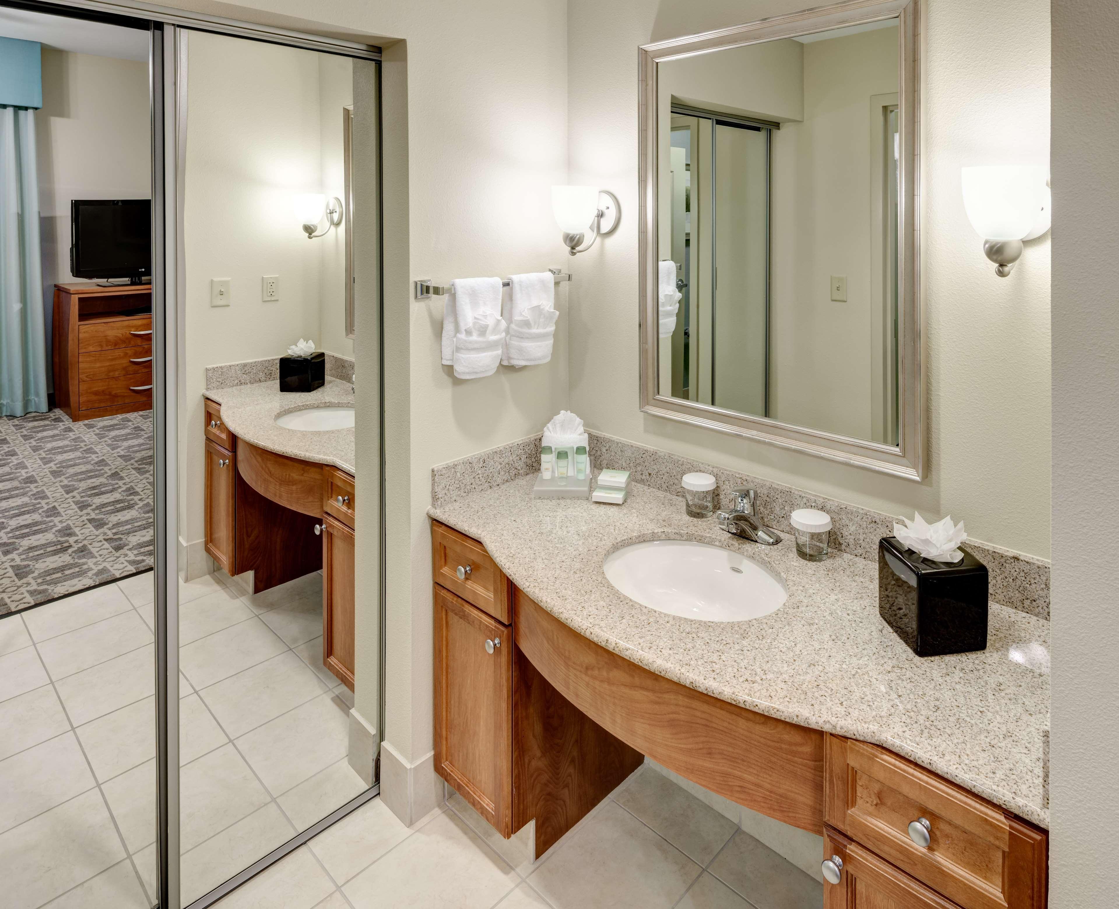 2 BEDROOMS, SUITE, KING BED, 2 QUEEN BEDS, 2 BATHROOMS