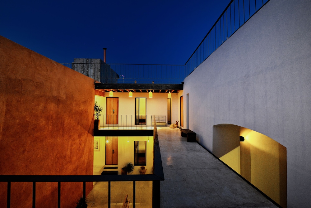 Hotel Los Amantes 25/50