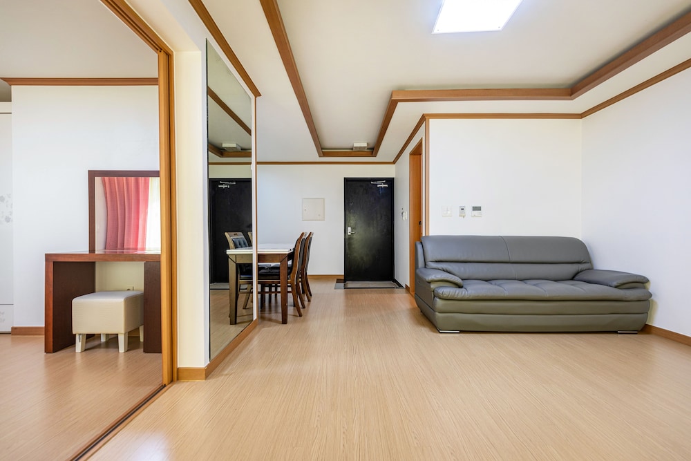 The Bay Resort 30/50