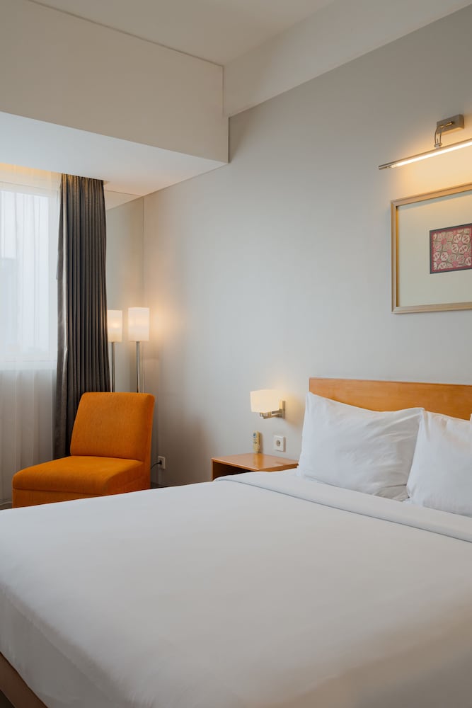 Hotel The Capital Surabaya 9/50