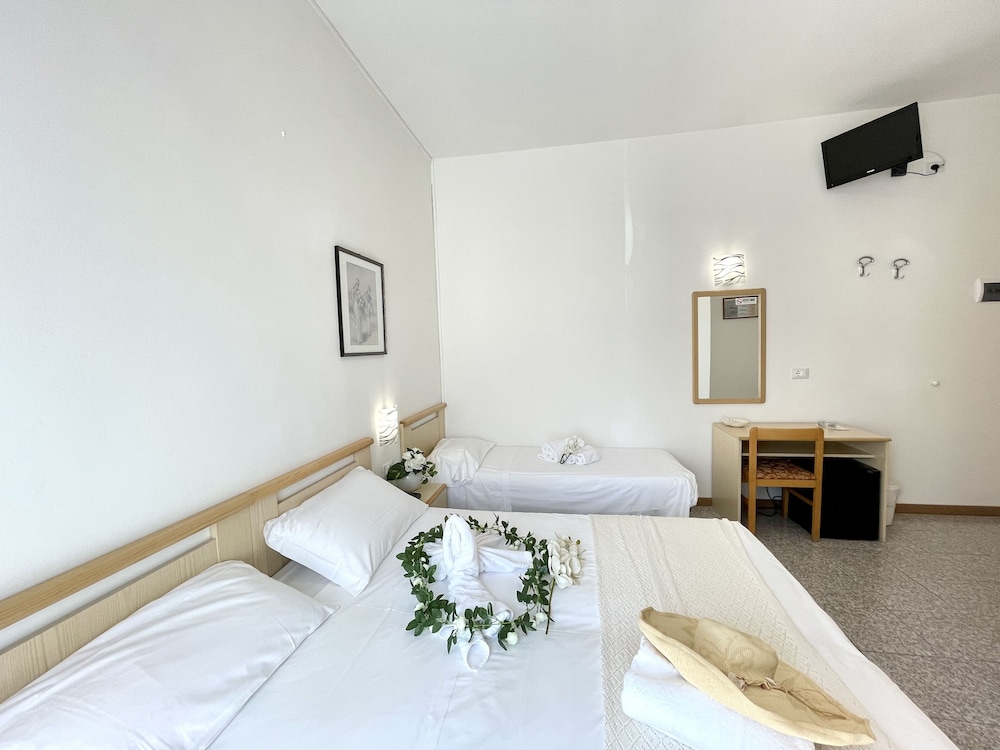 HOTEL TROVATORE 7/48