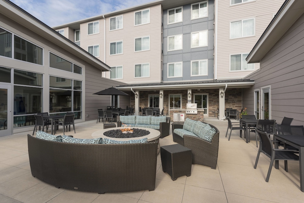 Residence Inn By Marriott Grand Rapids Airport 30/37