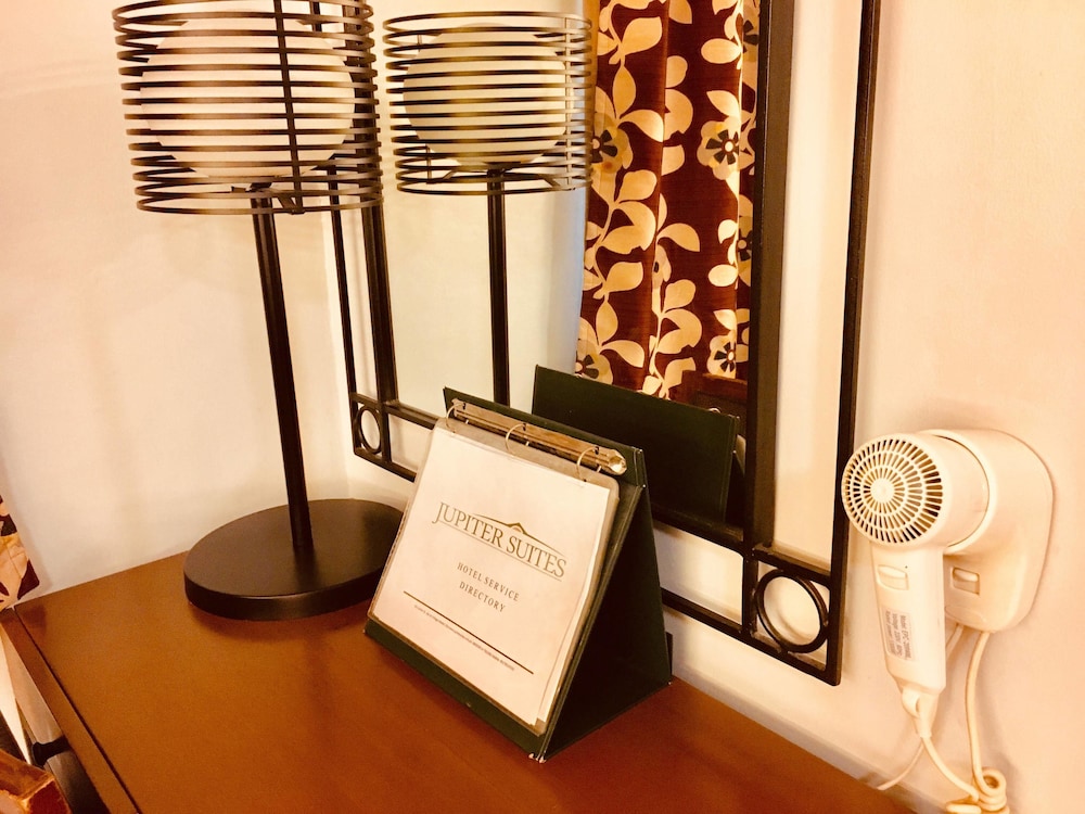 Jupiter Suites 28/50