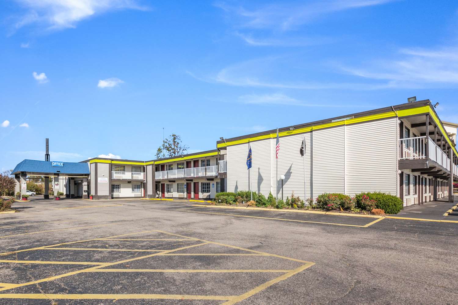 Econo Lodge Inn and Suites Terre Haute IN 12/15