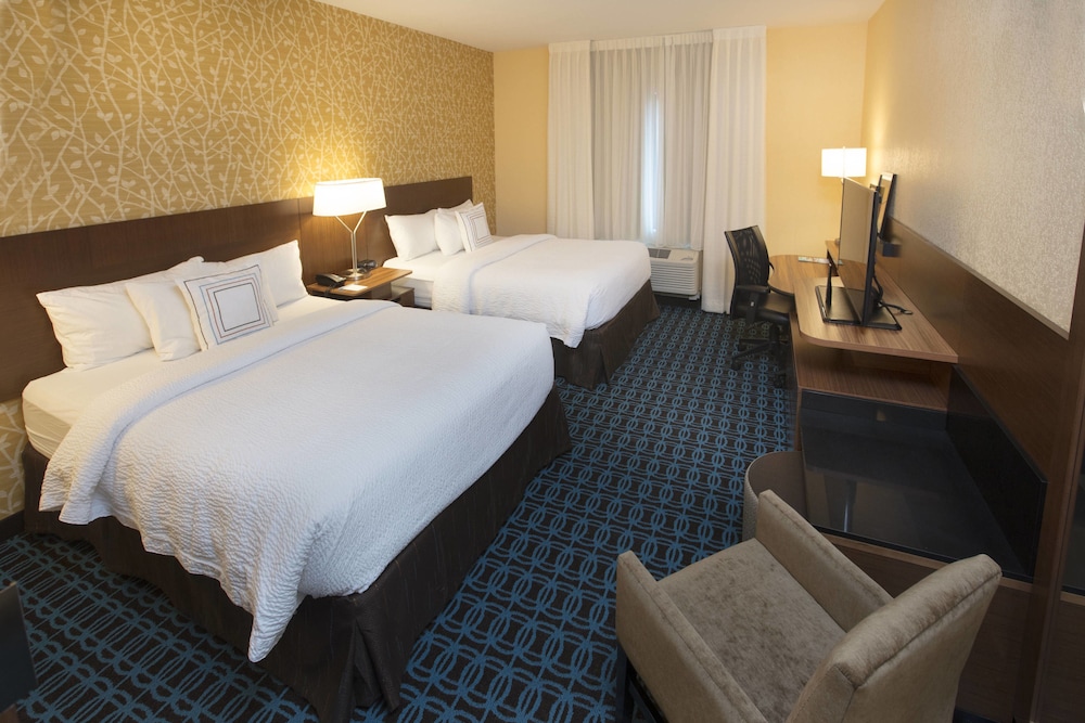 Fairfield Inn And Suites Detroit Lakes 8/33