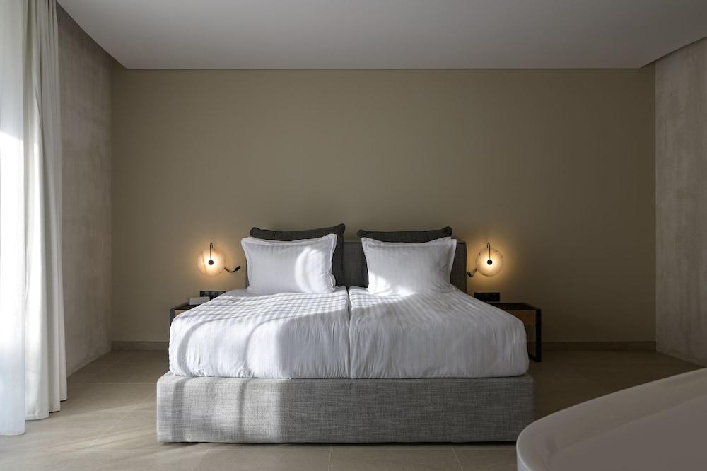 Premium, Studio, King Bed, Sea View, Corner