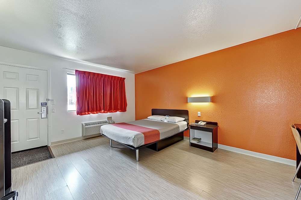 Motel6 Villa Park, IL - Chicago West 36/65