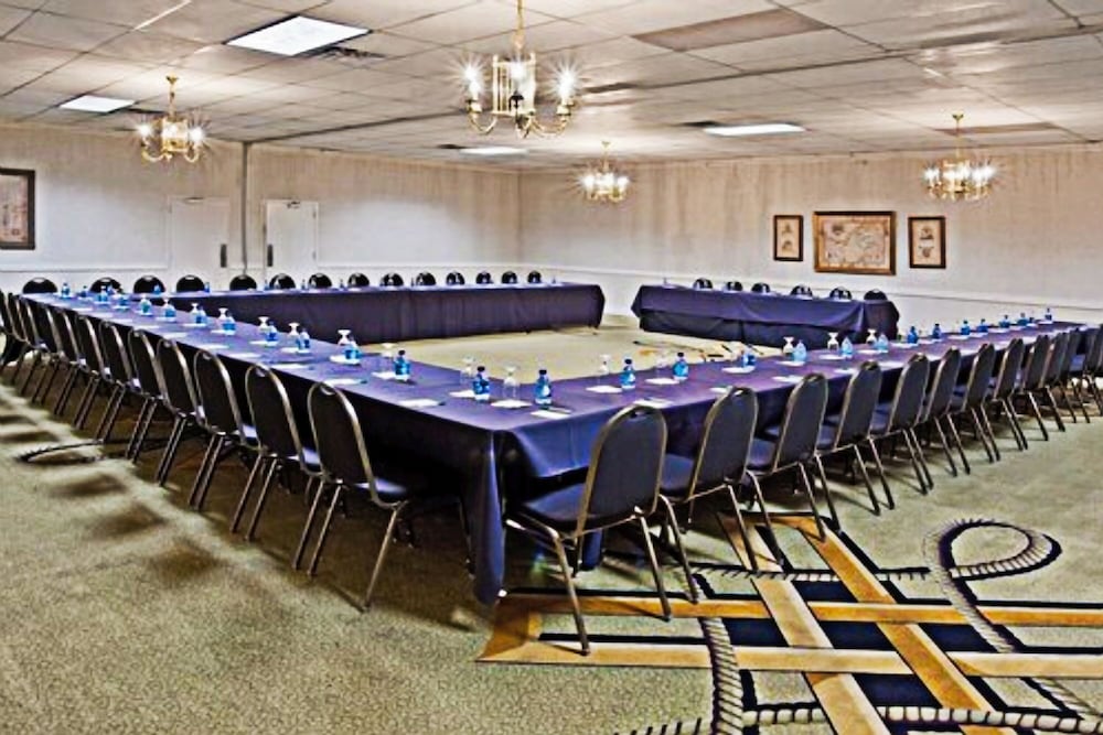 Days Inn by Wyndham Warren 24/26