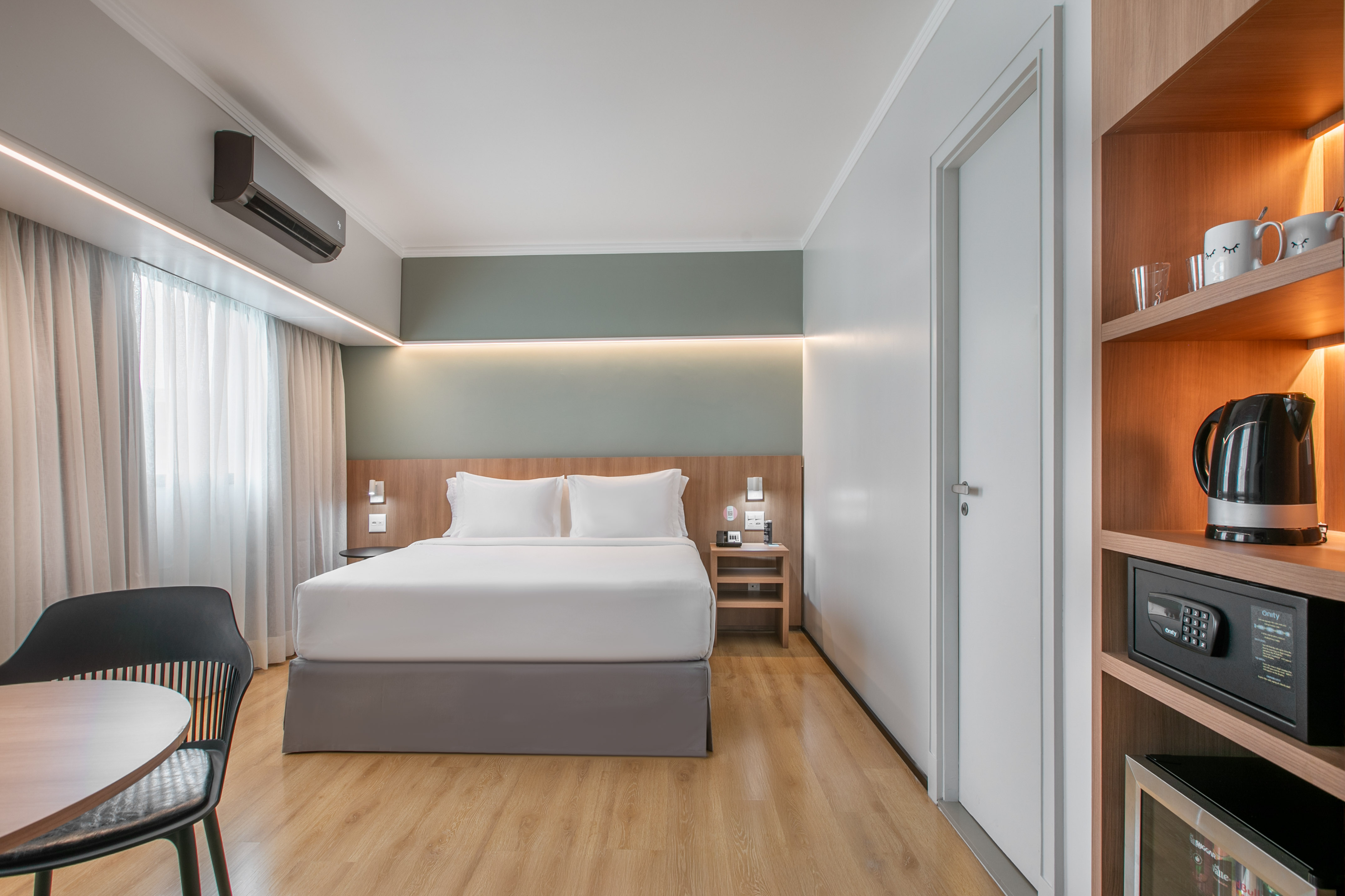 Premium, Queen Bed