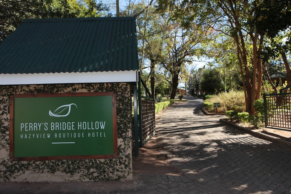 Perrys Bridge Hollow Boutique 6/63