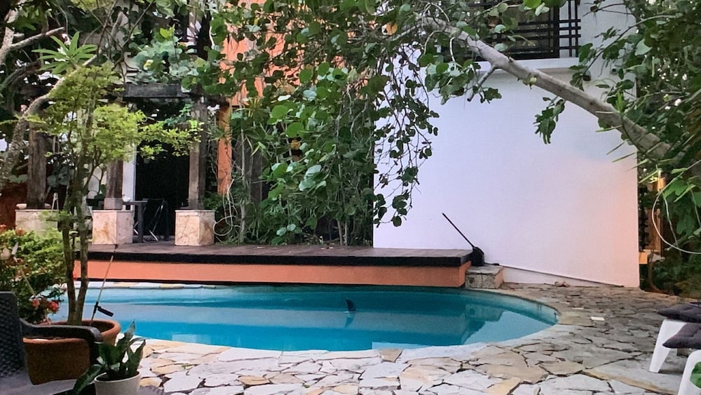 MANAYA BED & BREAKFAST 2/74