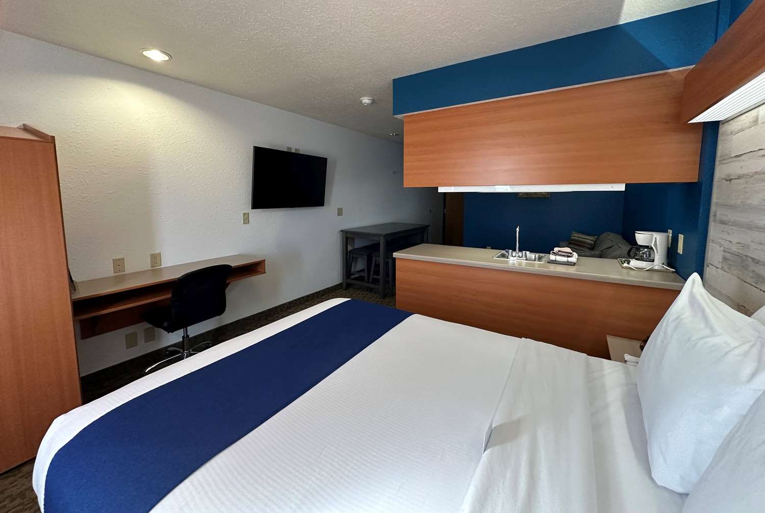 Microtel Inn & Suites Tomah 8/33