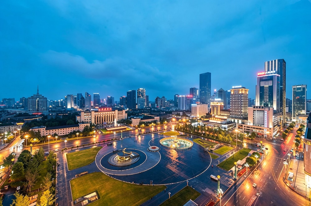 Mercure Chengdu Chunxi 62/65