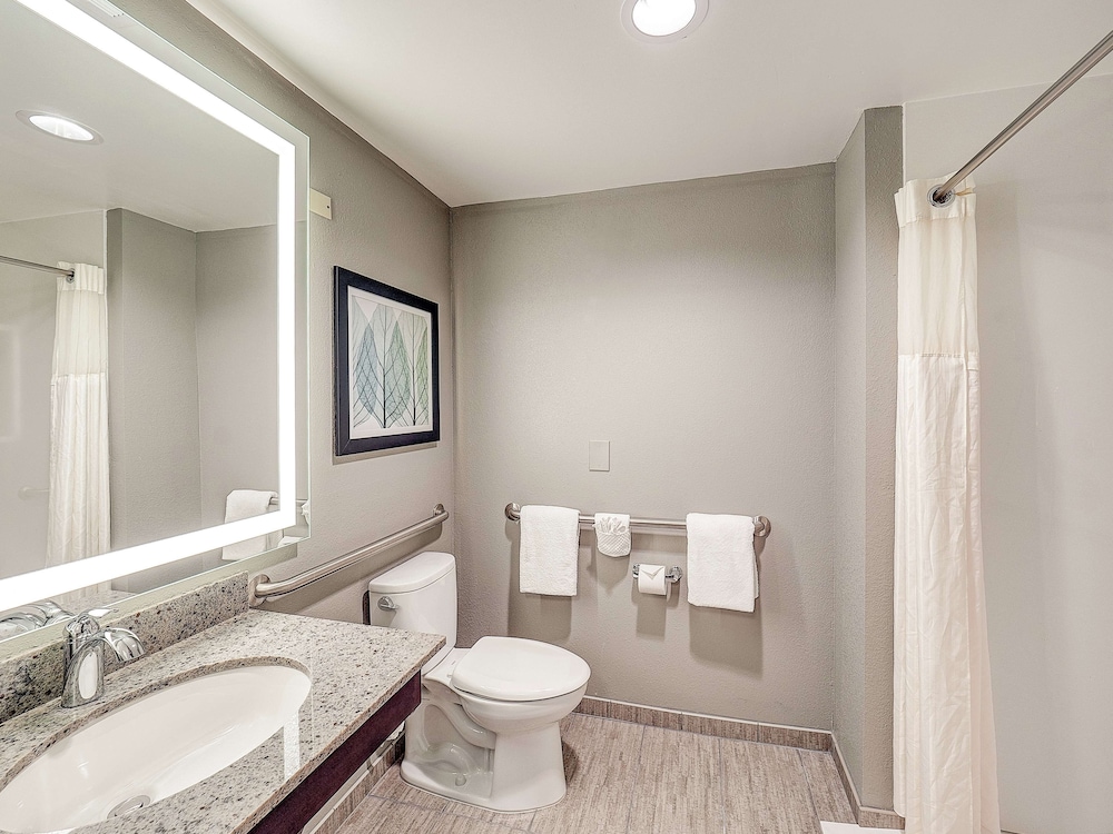 Doubletree By Hilton Bloomington 18/76