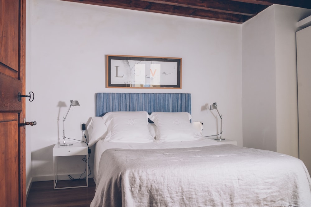 FAMILY, APARTMENT, QUEEN BED, SOFA