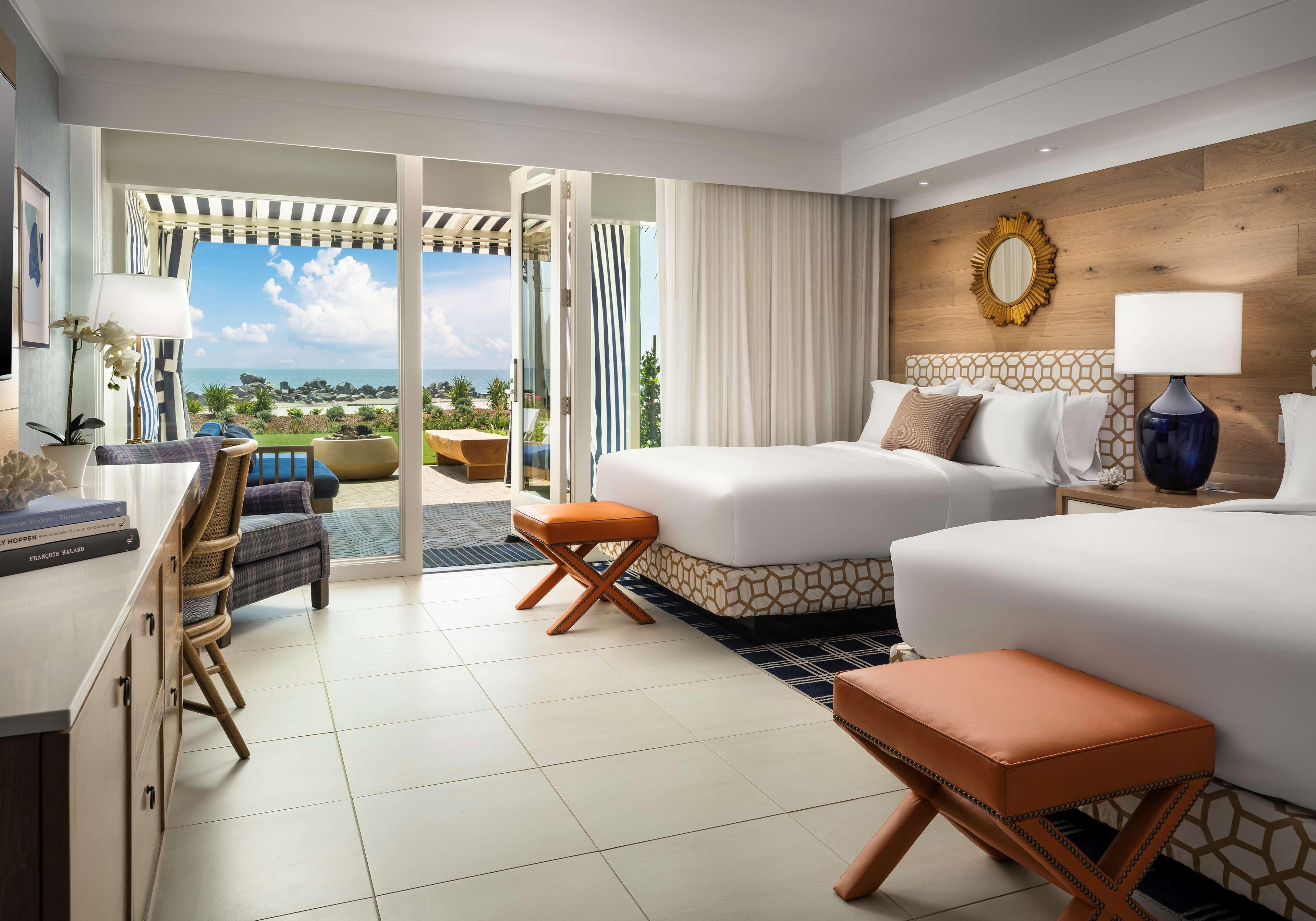 Club, Cabana, 2 Queen Beds, Beach Front