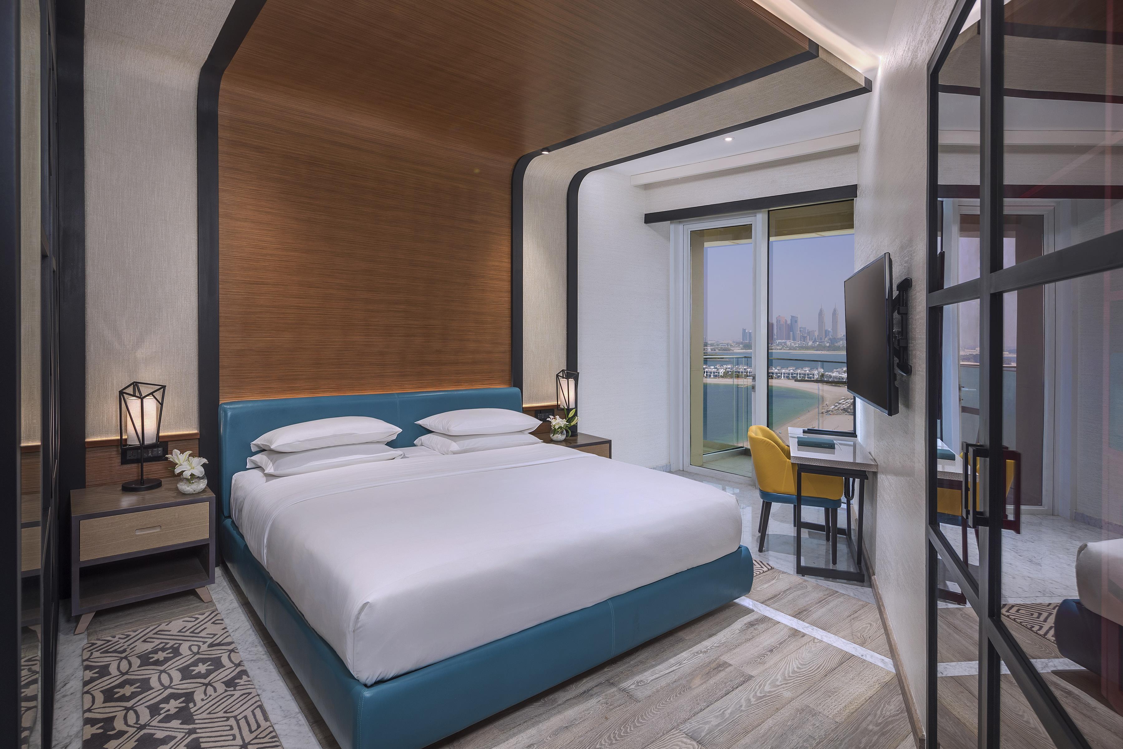 Room, Balcony