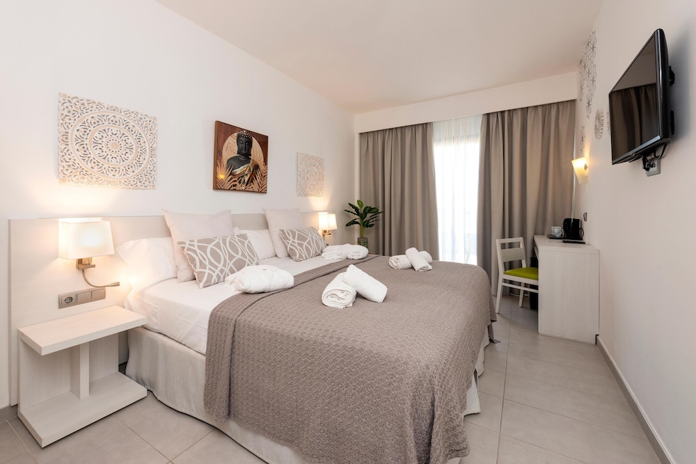 DELUXE, DOUBLE BED, BALCONY