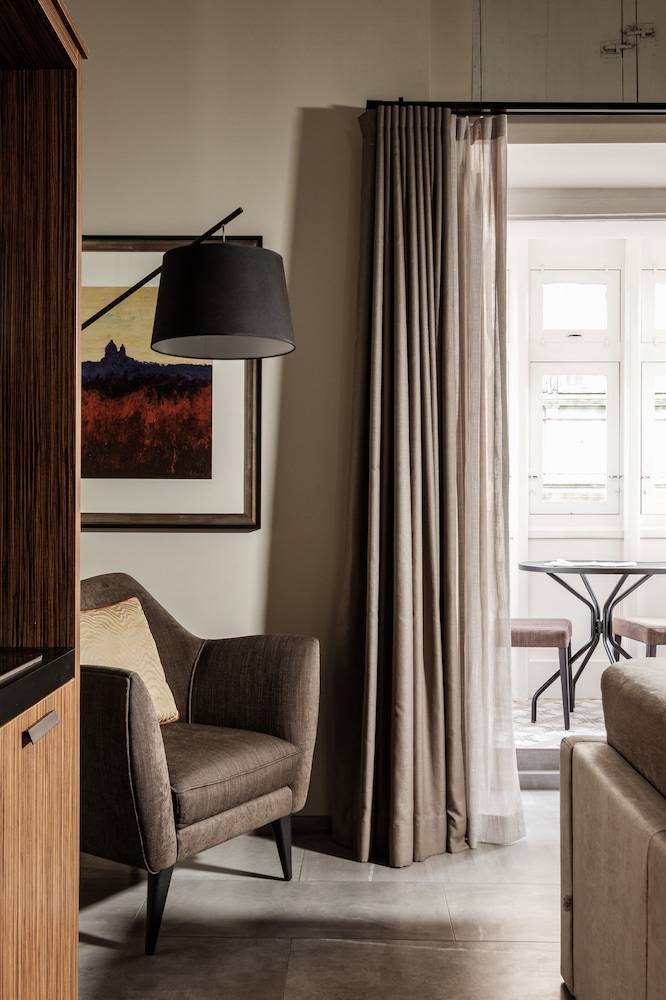 1926 Le Parisot Boutique Suites 21/36