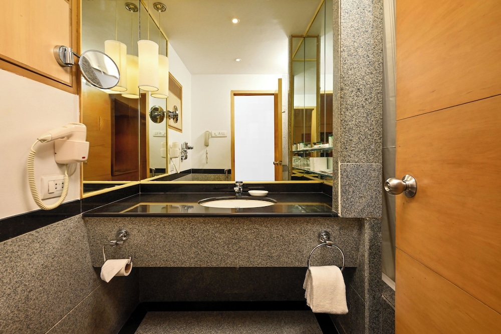 Fariyas Hotel Mumbai 49/50