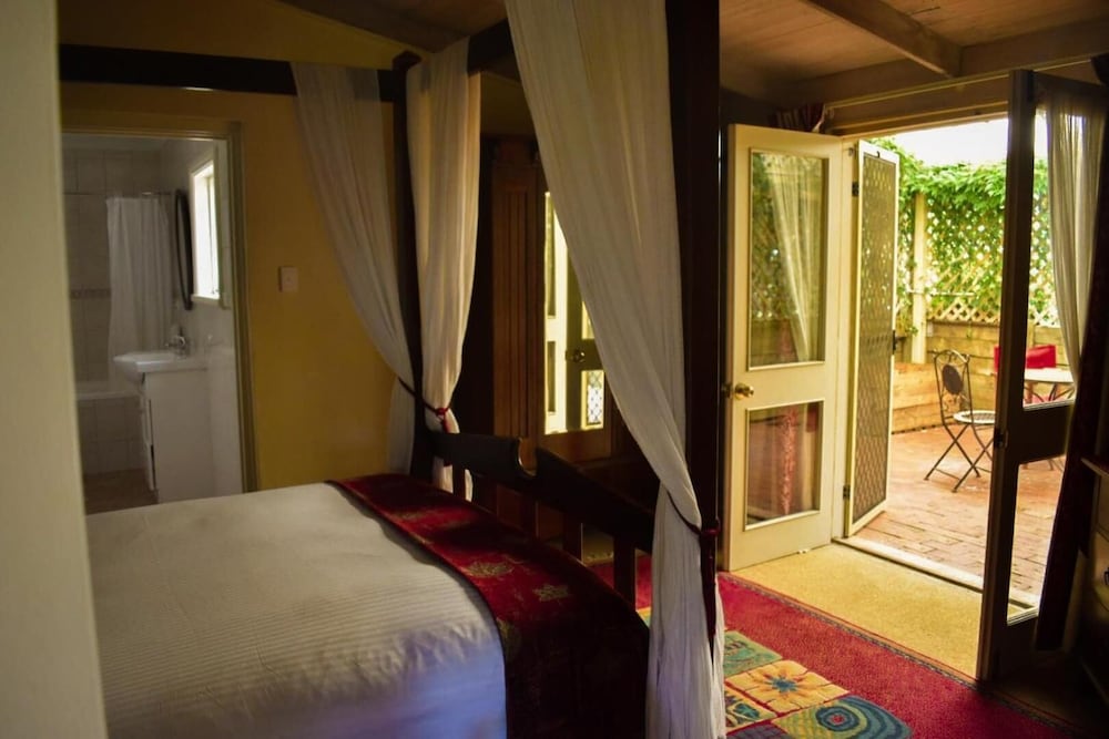 Clarendon Chalets 8/50