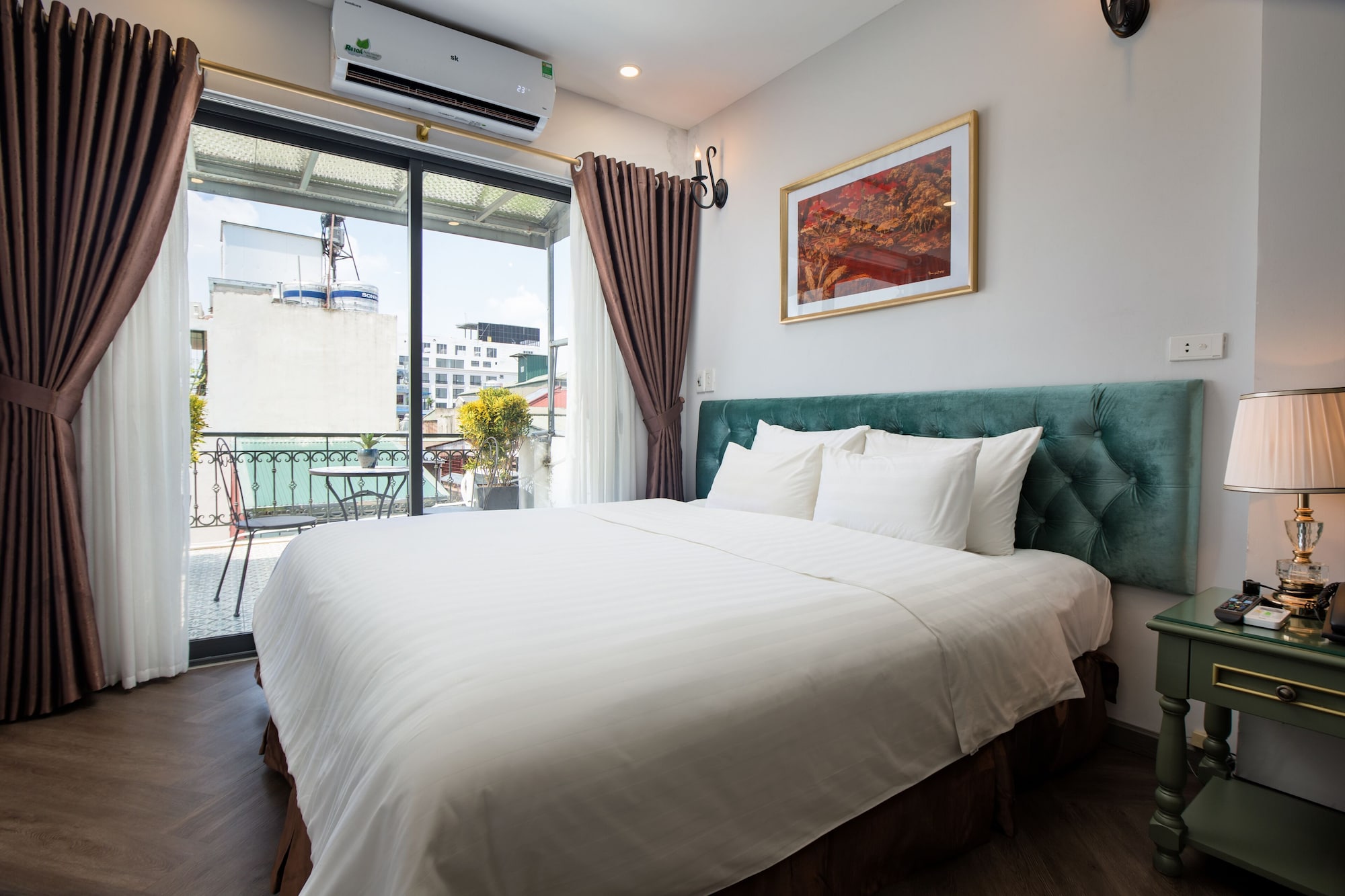 JUNIOR SUITE, CITY VIEW, BALCONY