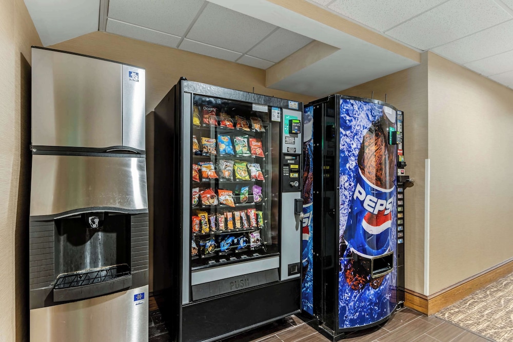 Comfort Inn & Suites Dover near Speedway 22/56