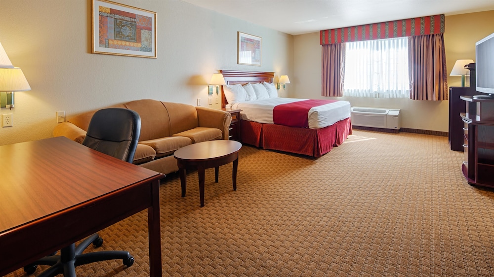 SURESTAY PLUS HOTEL BY BEST WESTERN QUANAH 22/28