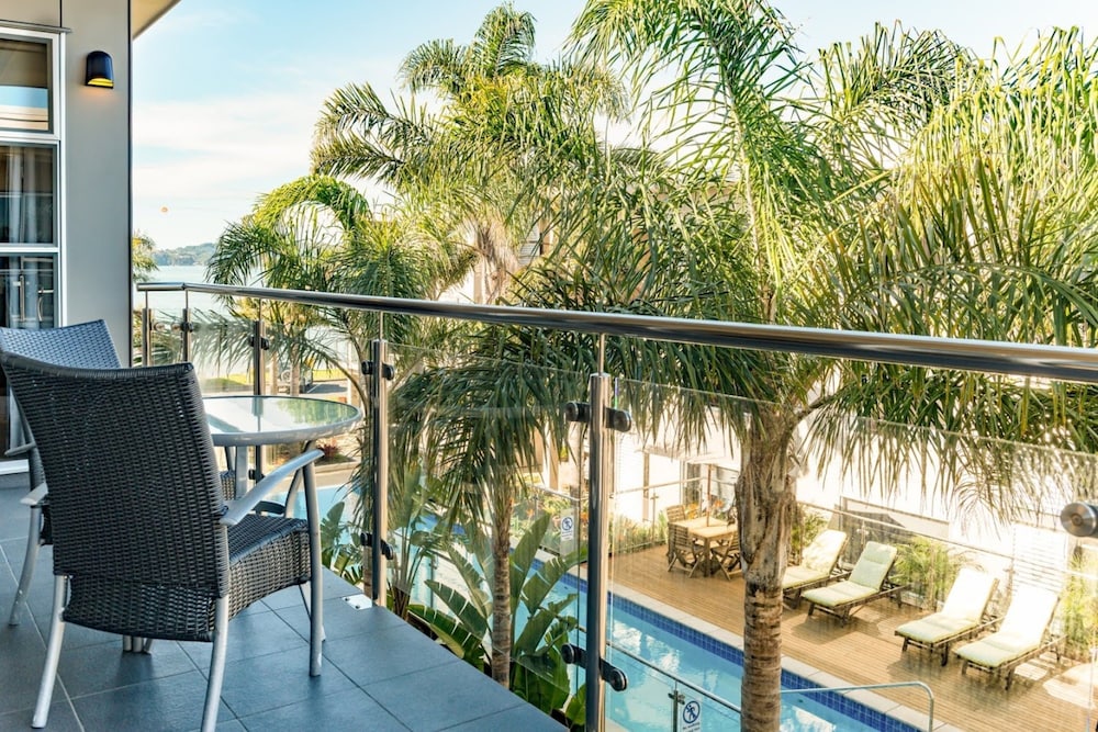 Edgewater Palms Apartments 69/74