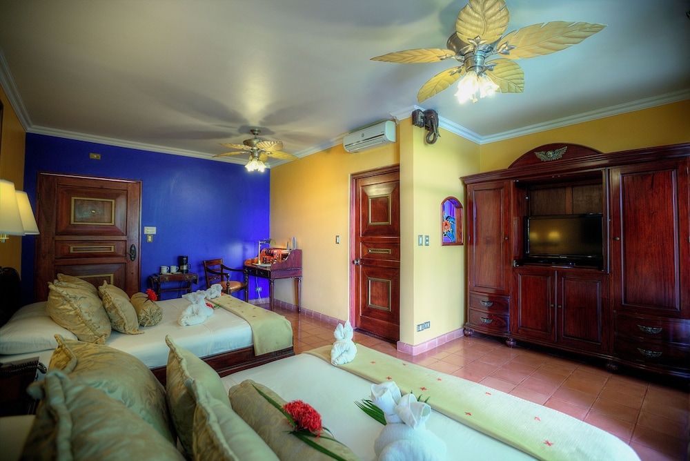 Hotel Cuna Del Angel 30/58