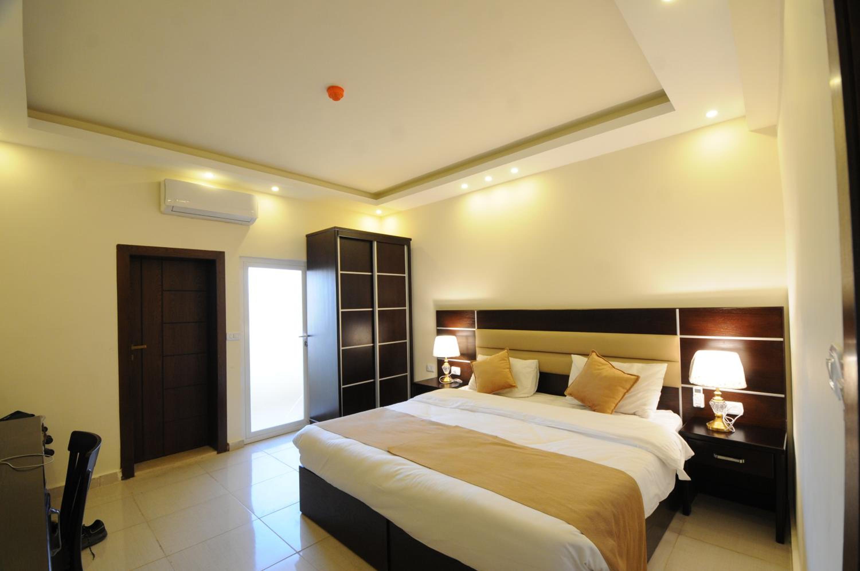 Deluxe, Double Bed