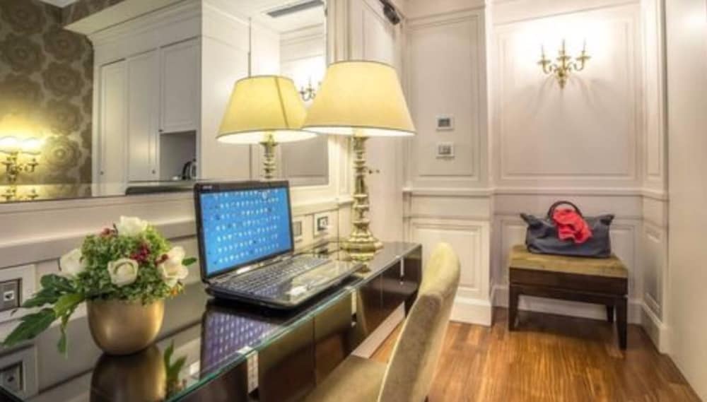 Albergo Del Senato 33/40