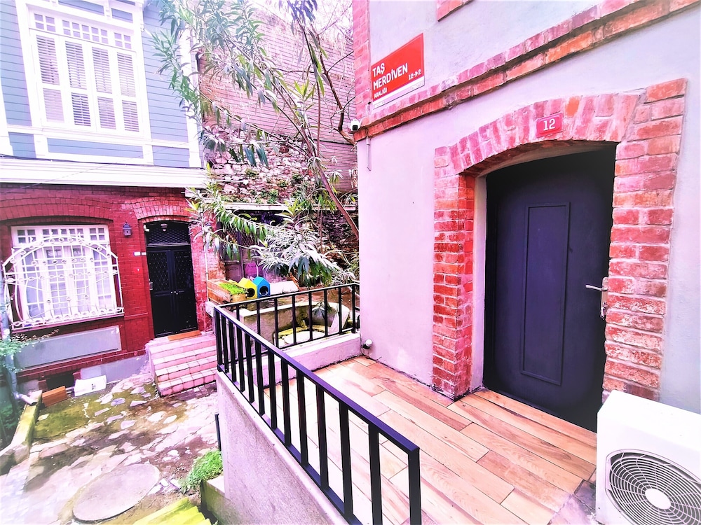 Dreamers B&B 6/50