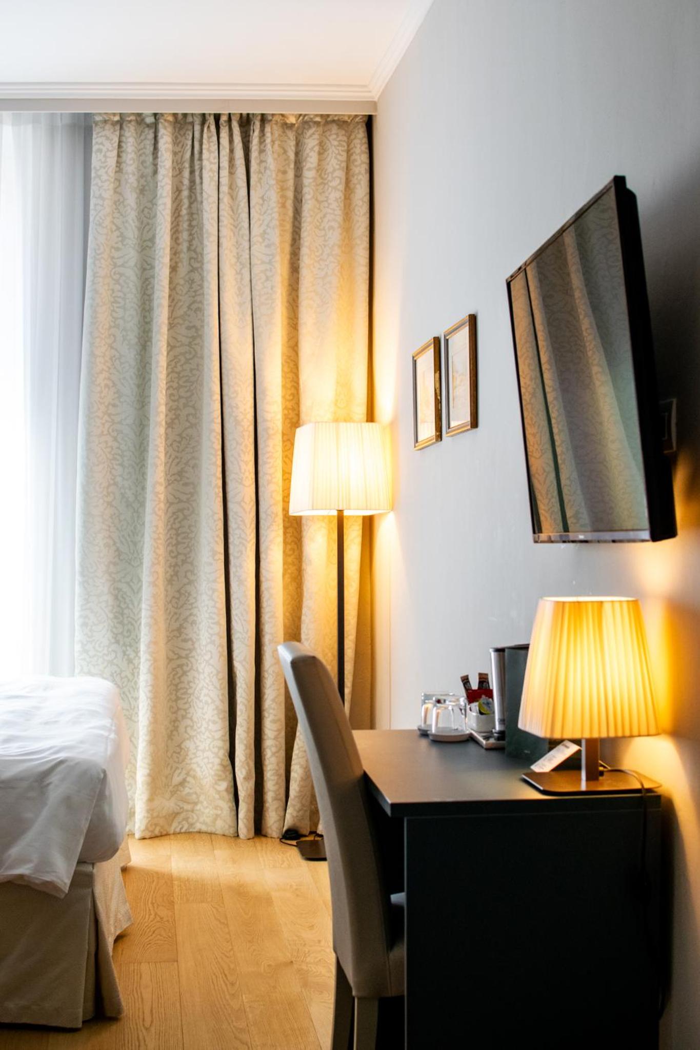 Hotel Du Lac 20/50