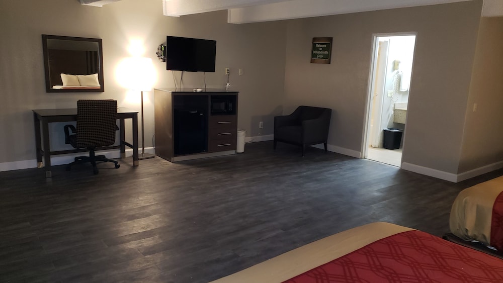 Econo Lodge Donalsonville, GA 21/27