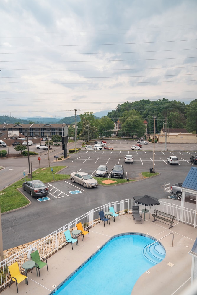 Guest Inn Pigeon Forge 42/48