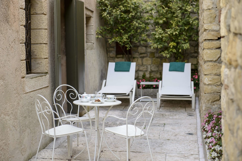 Hotel Villa Cipriani 31/77