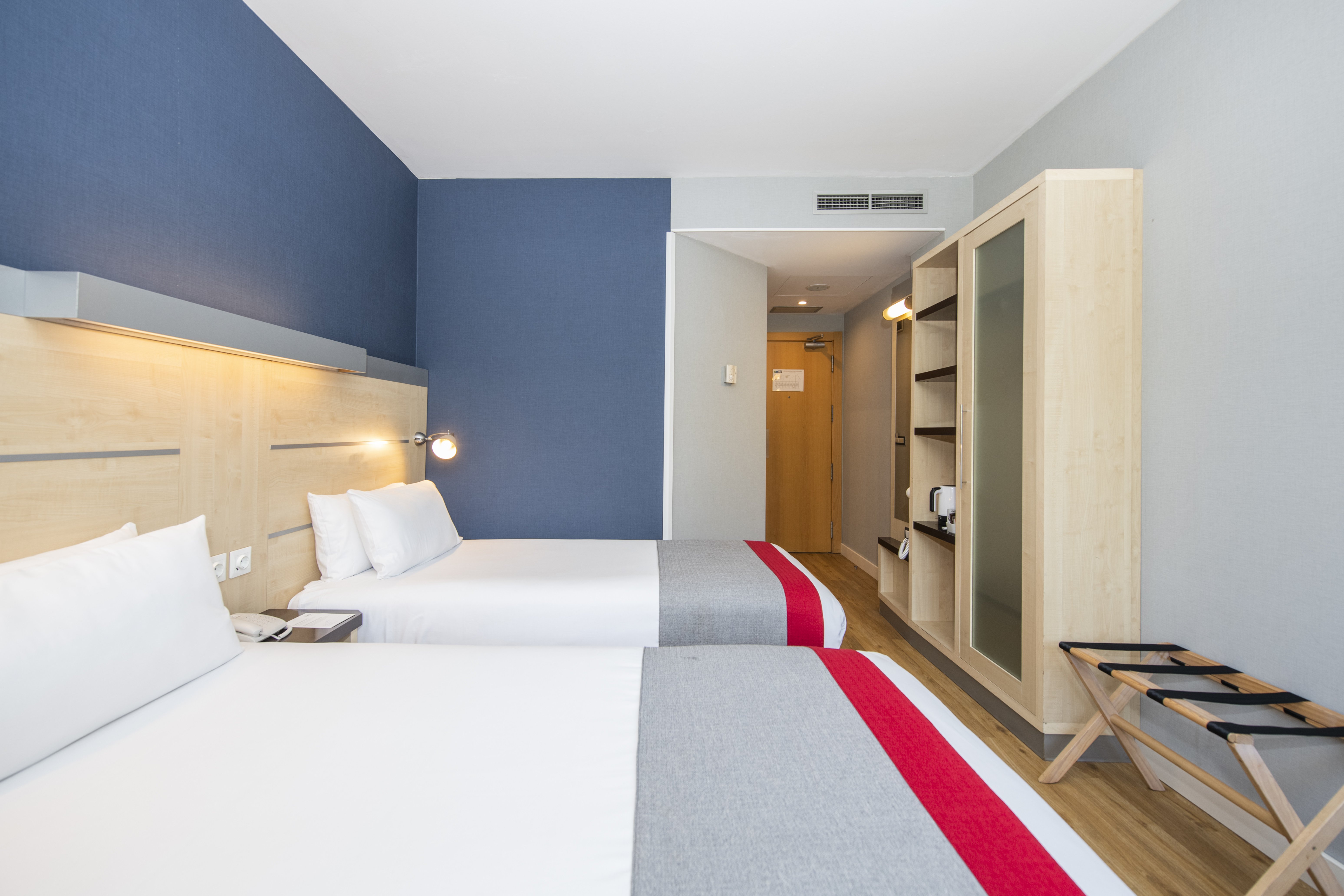 غرفة بسريرين منفصلين للمدخنين، Holiday Inn Express Barcelona Montmelo 2/5