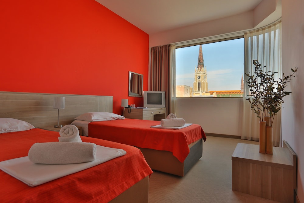 Putnik Hotel 20/34