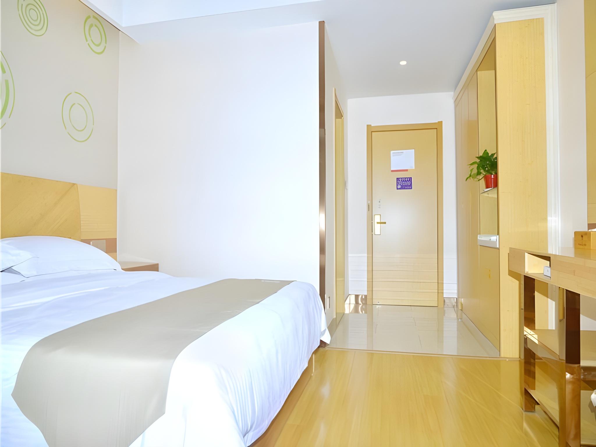 Room, Queen Bed