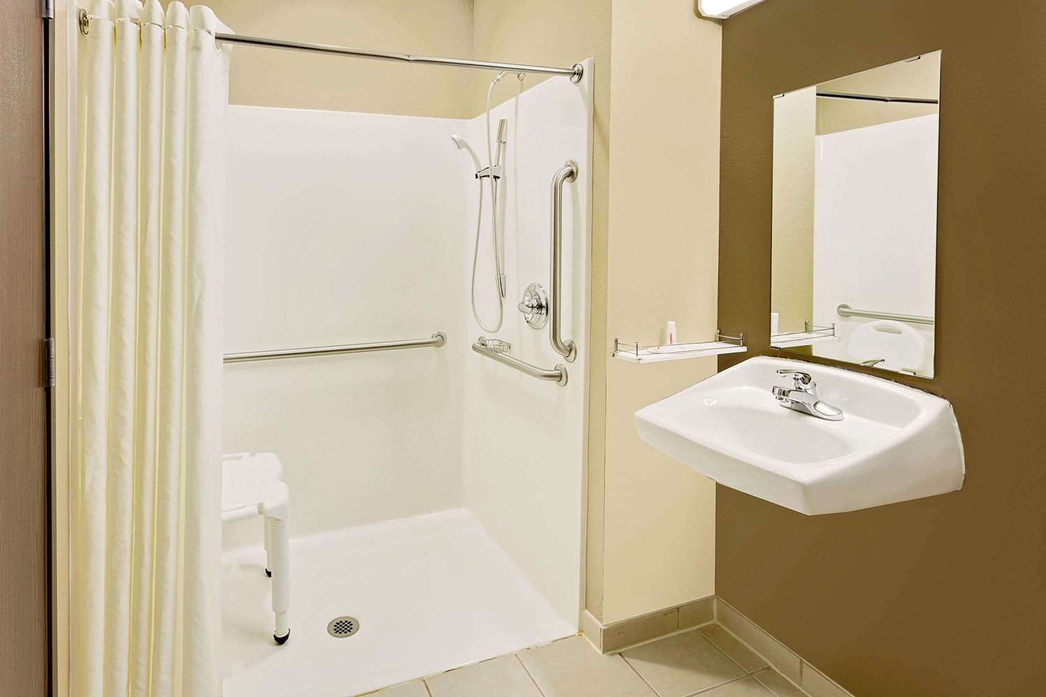 Microtel Inn & Suites by Wyndham Prairie du Chien 10/10