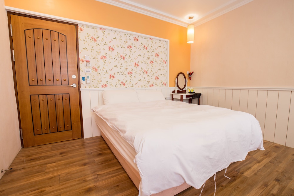 N. Castle Hotel 27/41