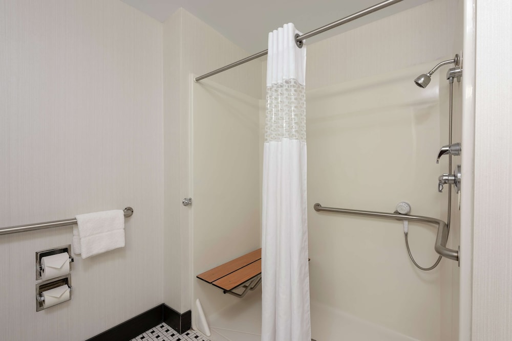 Hampton Inn Akronsouth 17/45
