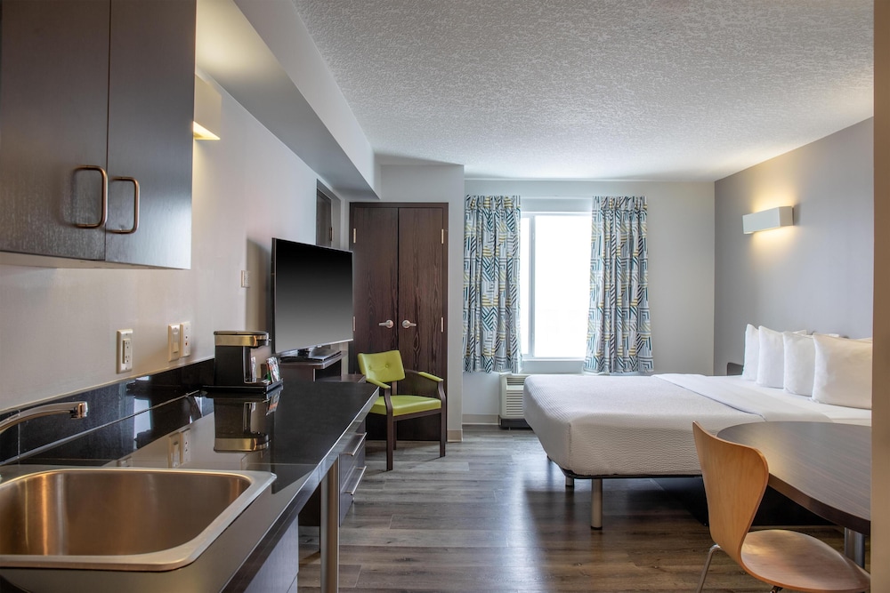 Motel6 Airdrie Ab 58/68