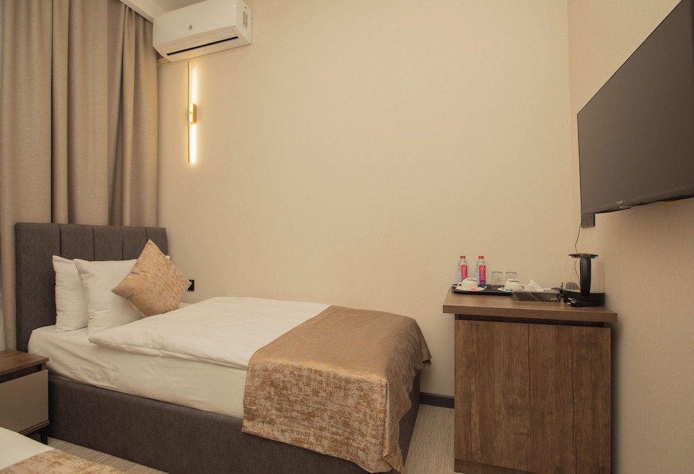 Twelve Inn Hotel 19/40