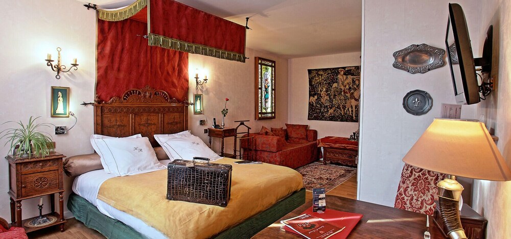 Hotel Renaissance 65/77