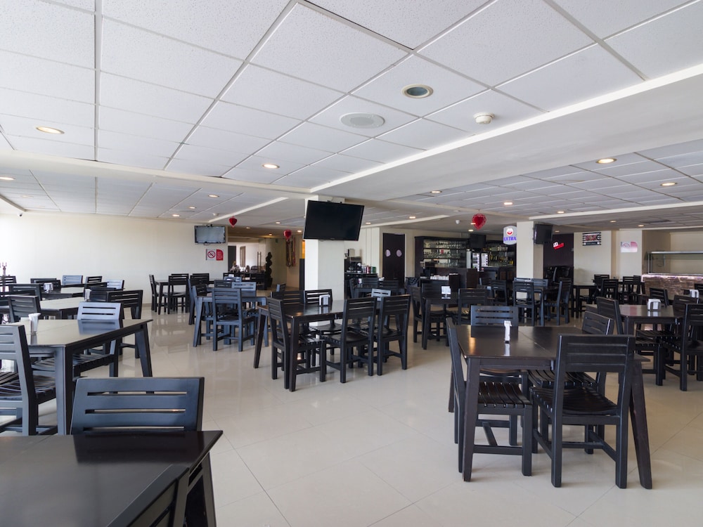 Capital O Hotel Herederos, Piedras Negras 24/35