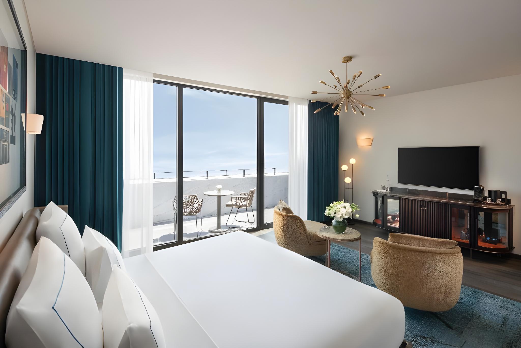 Room, Queen Bed, Balcony